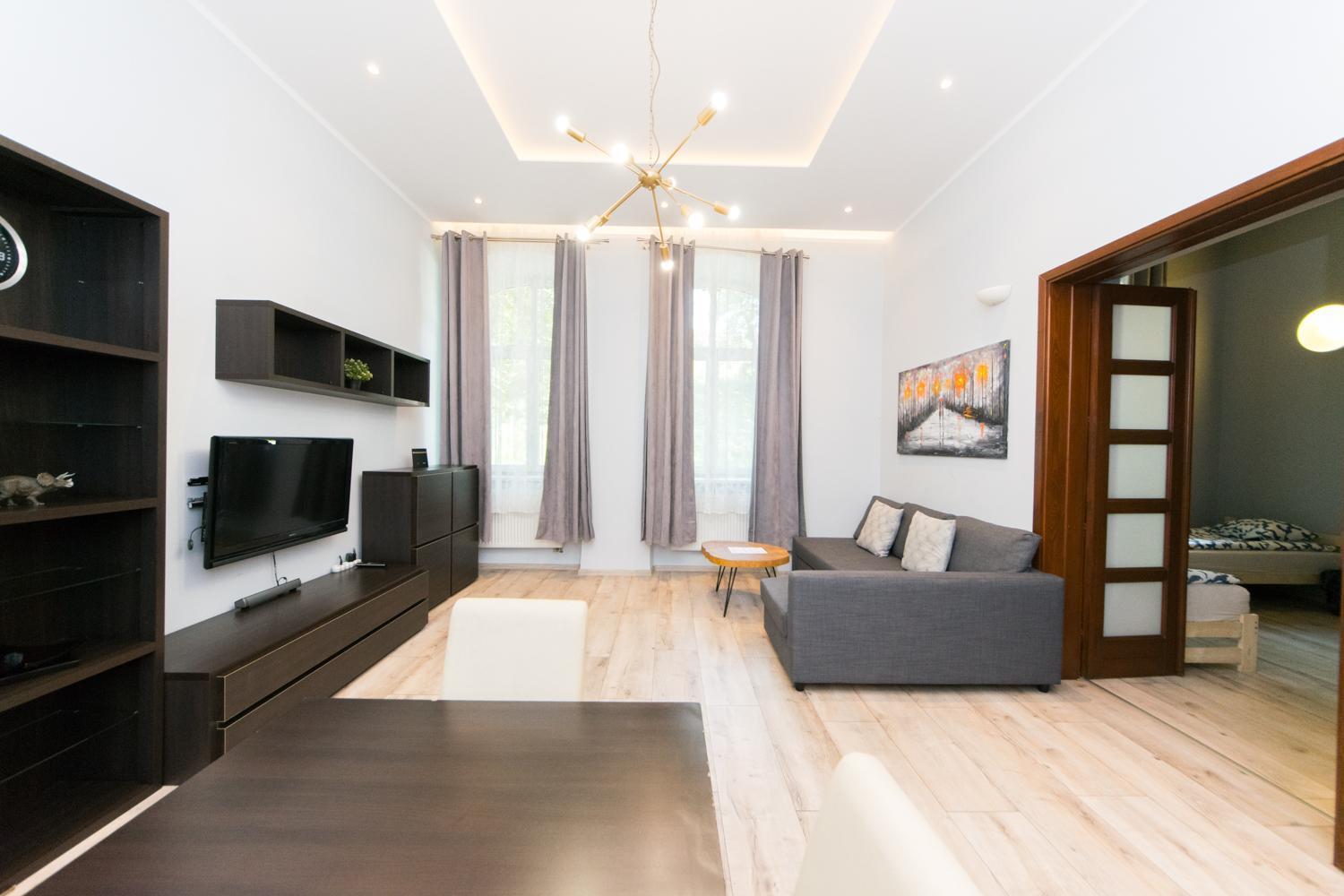 Huge At Castle Apartment *